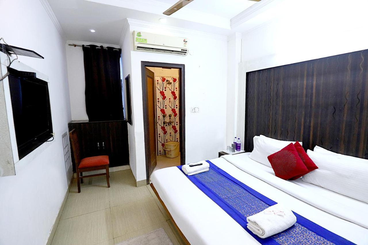 Hotel Nityaa Suites Nueva Delhi Exterior foto