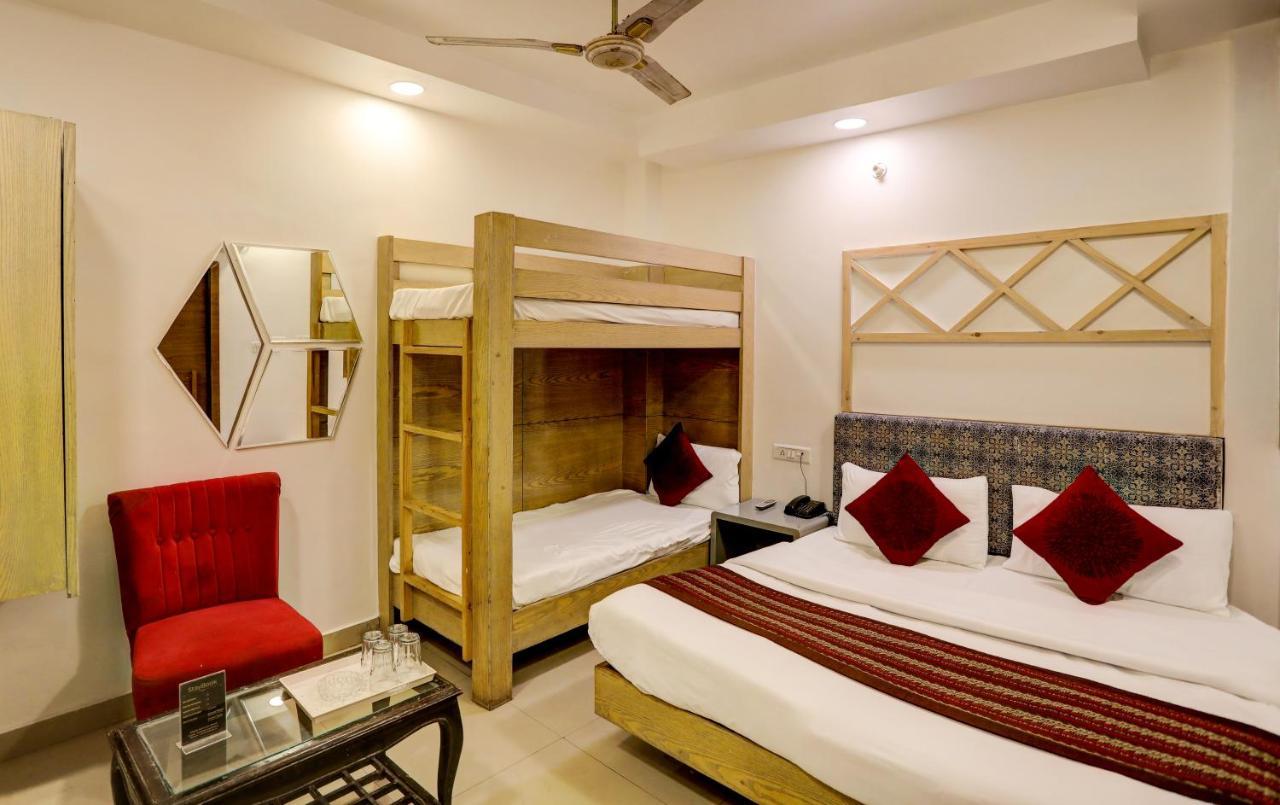 Hotel Nityaa Suites Nueva Delhi Exterior foto