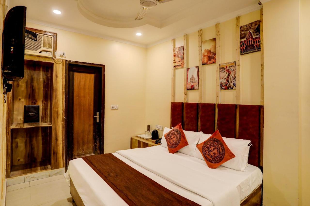 Hotel Nityaa Suites Nueva Delhi Exterior foto