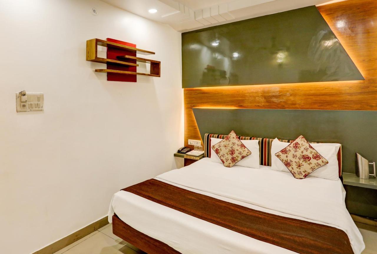 Hotel Nityaa Suites Nueva Delhi Exterior foto