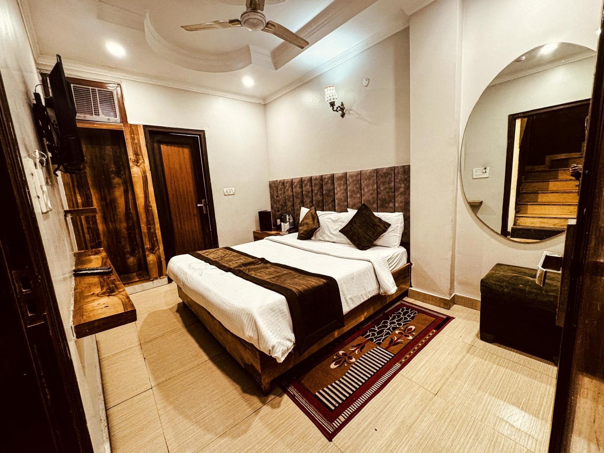 Hotel Nityaa Suites Nueva Delhi Exterior foto
