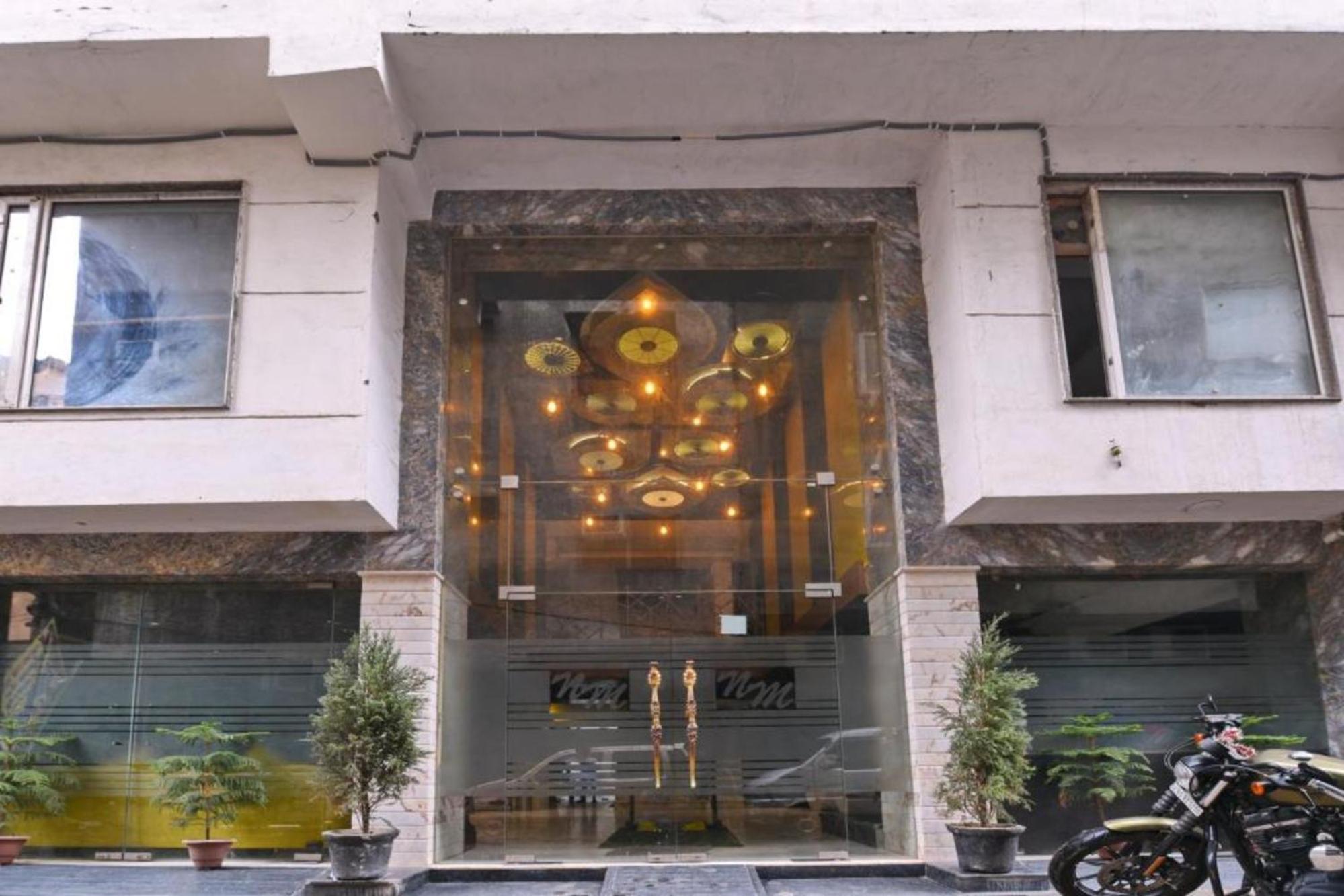 Hotel Nityaa Suites Nueva Delhi Exterior foto