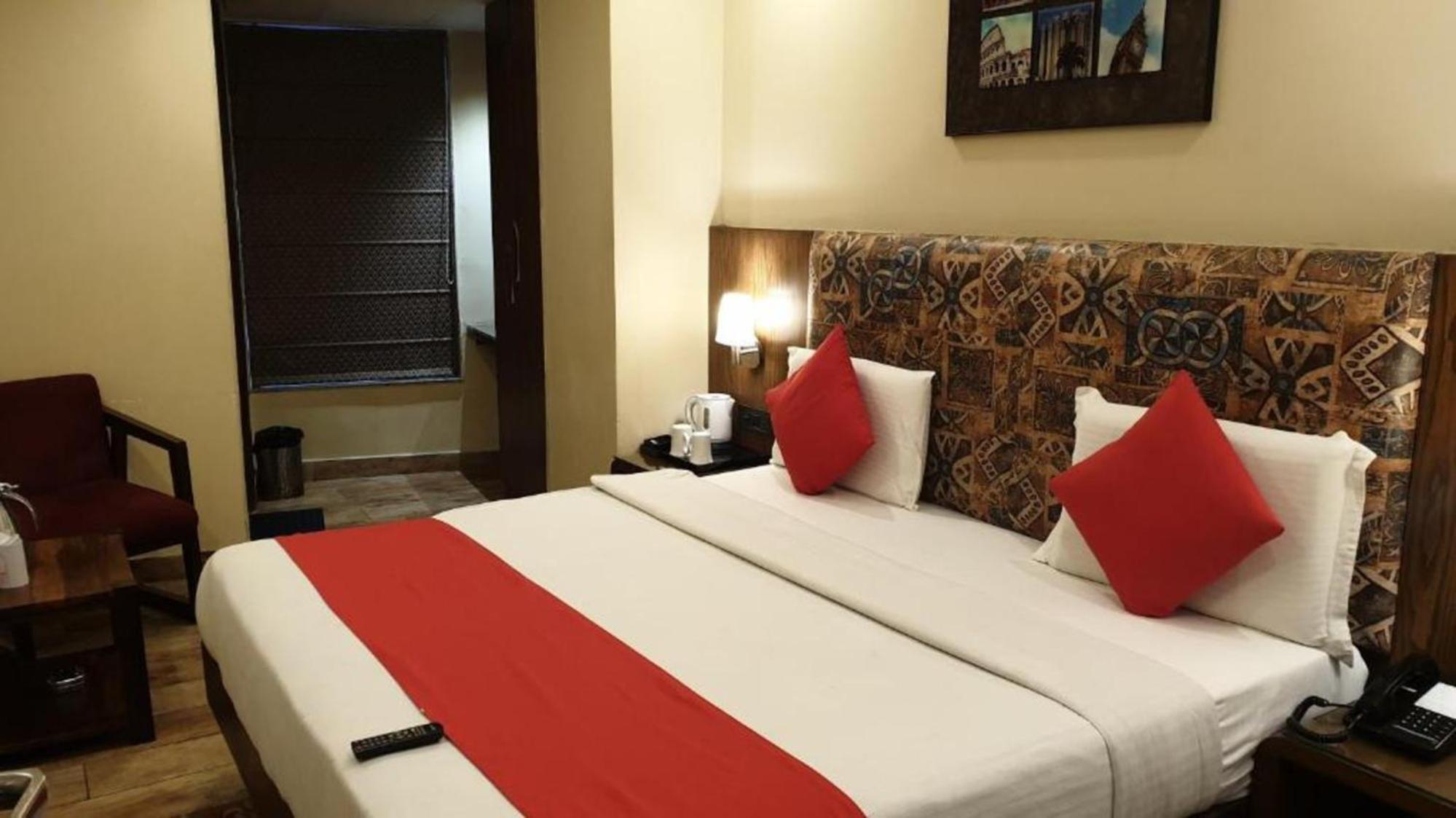 Hotel Nityaa Suites Nueva Delhi Exterior foto