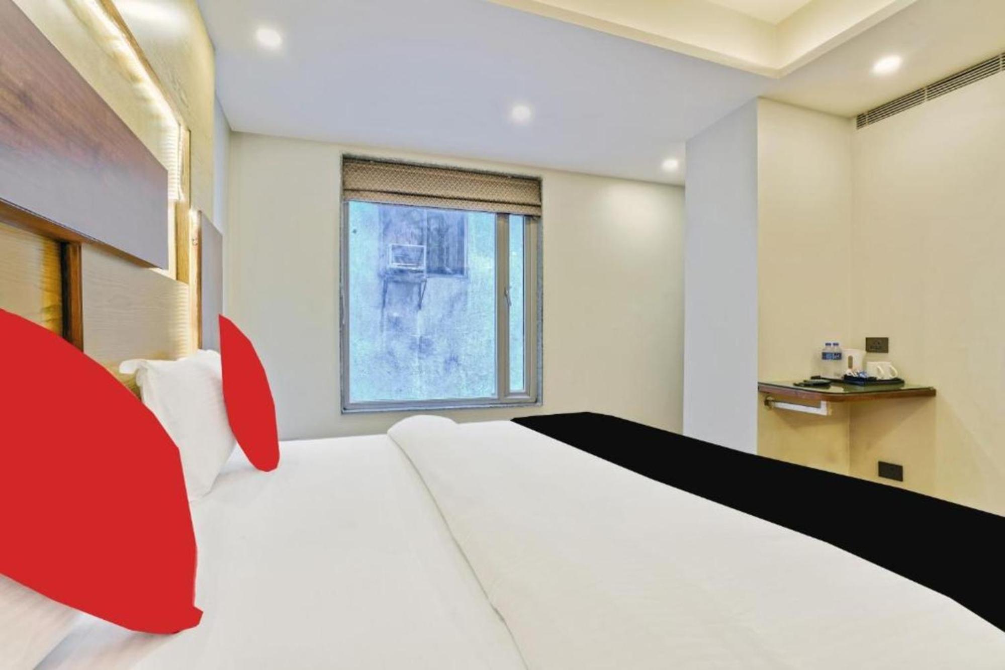 Hotel Nityaa Suites Nueva Delhi Exterior foto