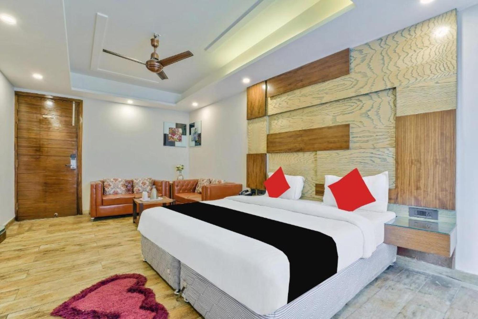 Hotel Nityaa Suites Nueva Delhi Exterior foto