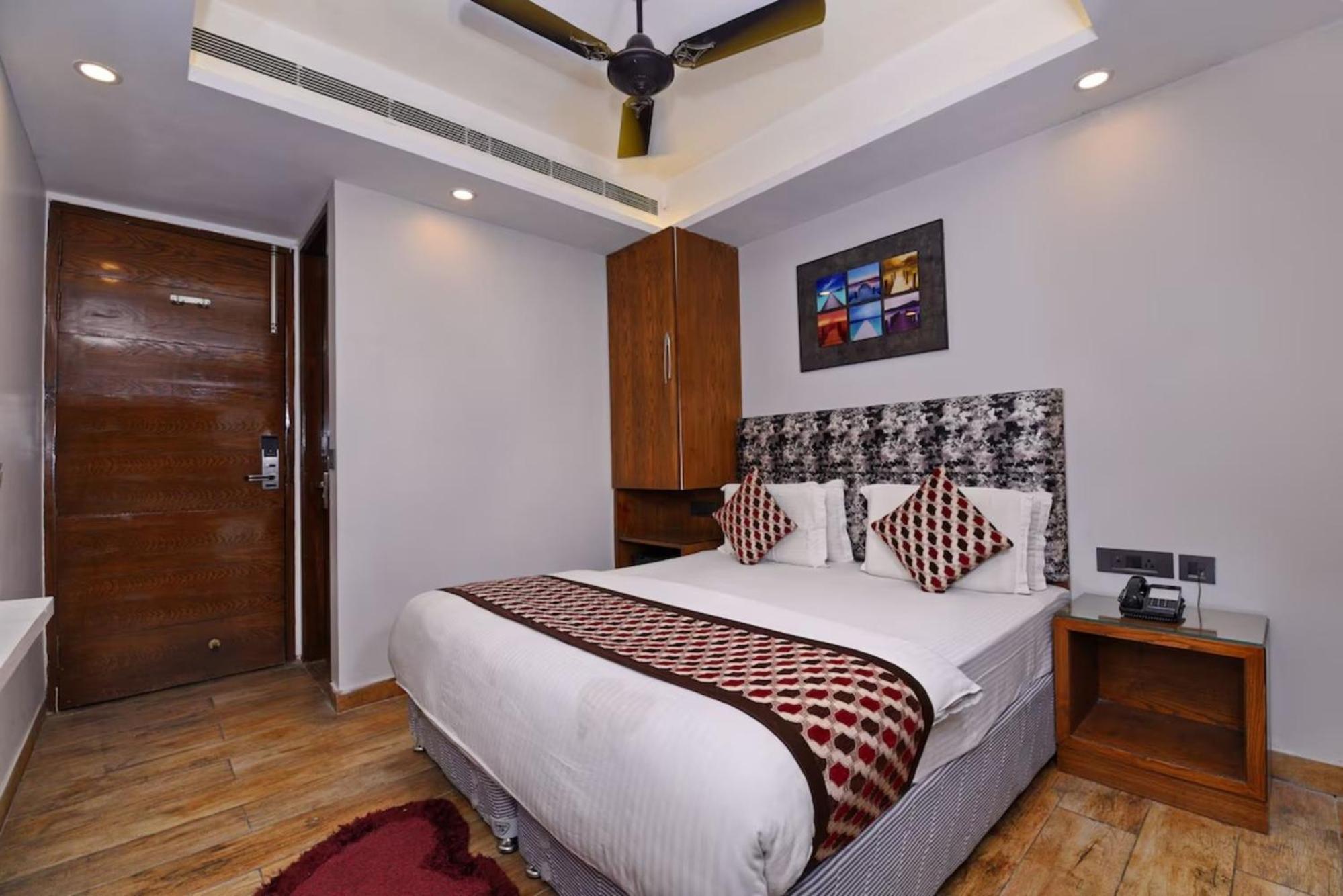 Hotel Nityaa Suites Nueva Delhi Exterior foto