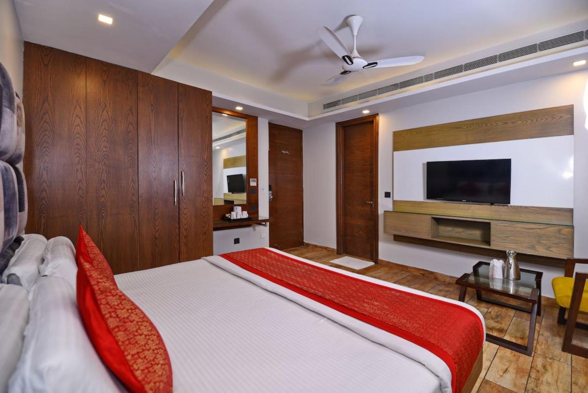 Hotel Nityaa Suites Nueva Delhi Exterior foto