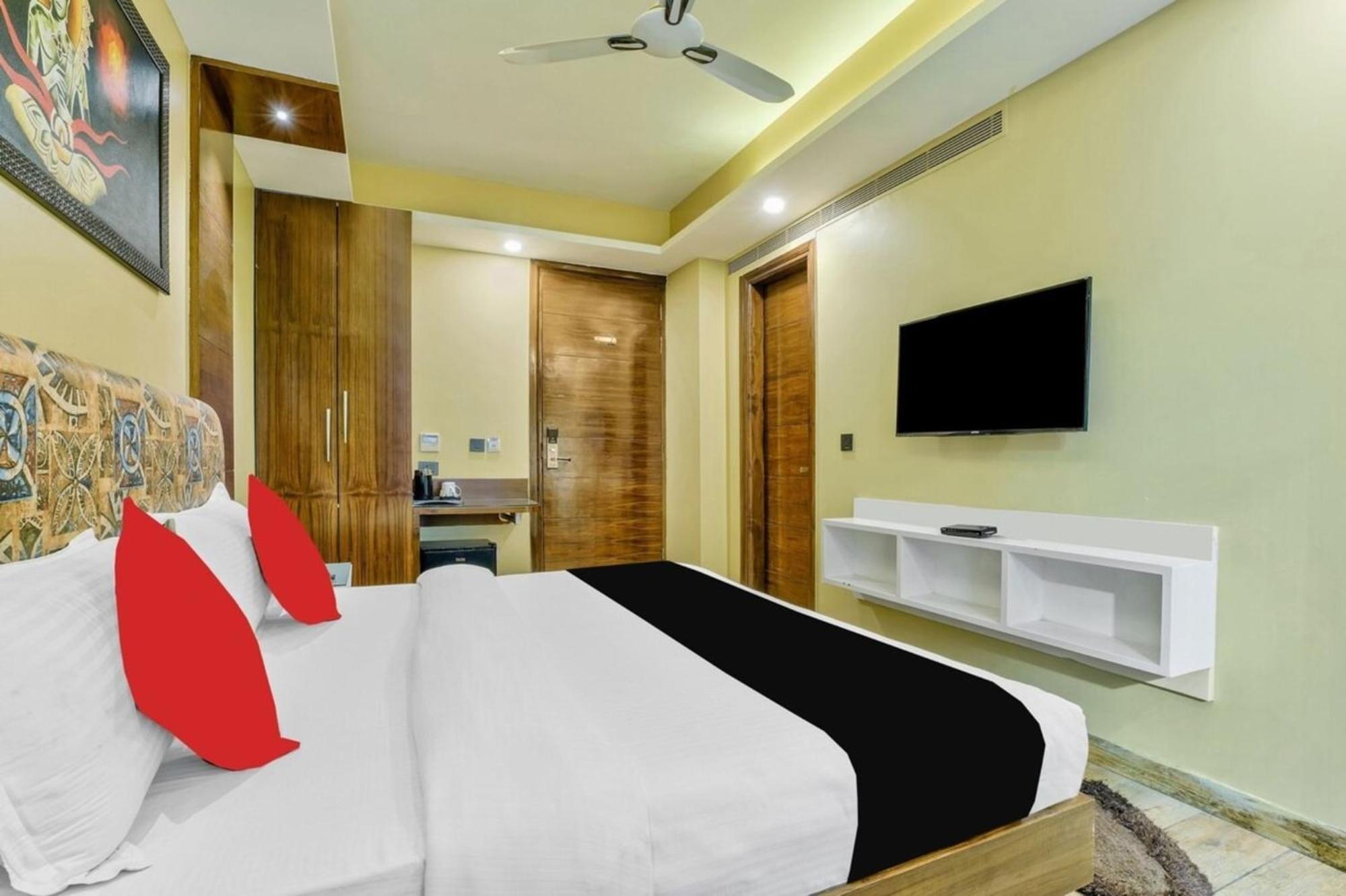 Hotel Nityaa Suites Nueva Delhi Exterior foto