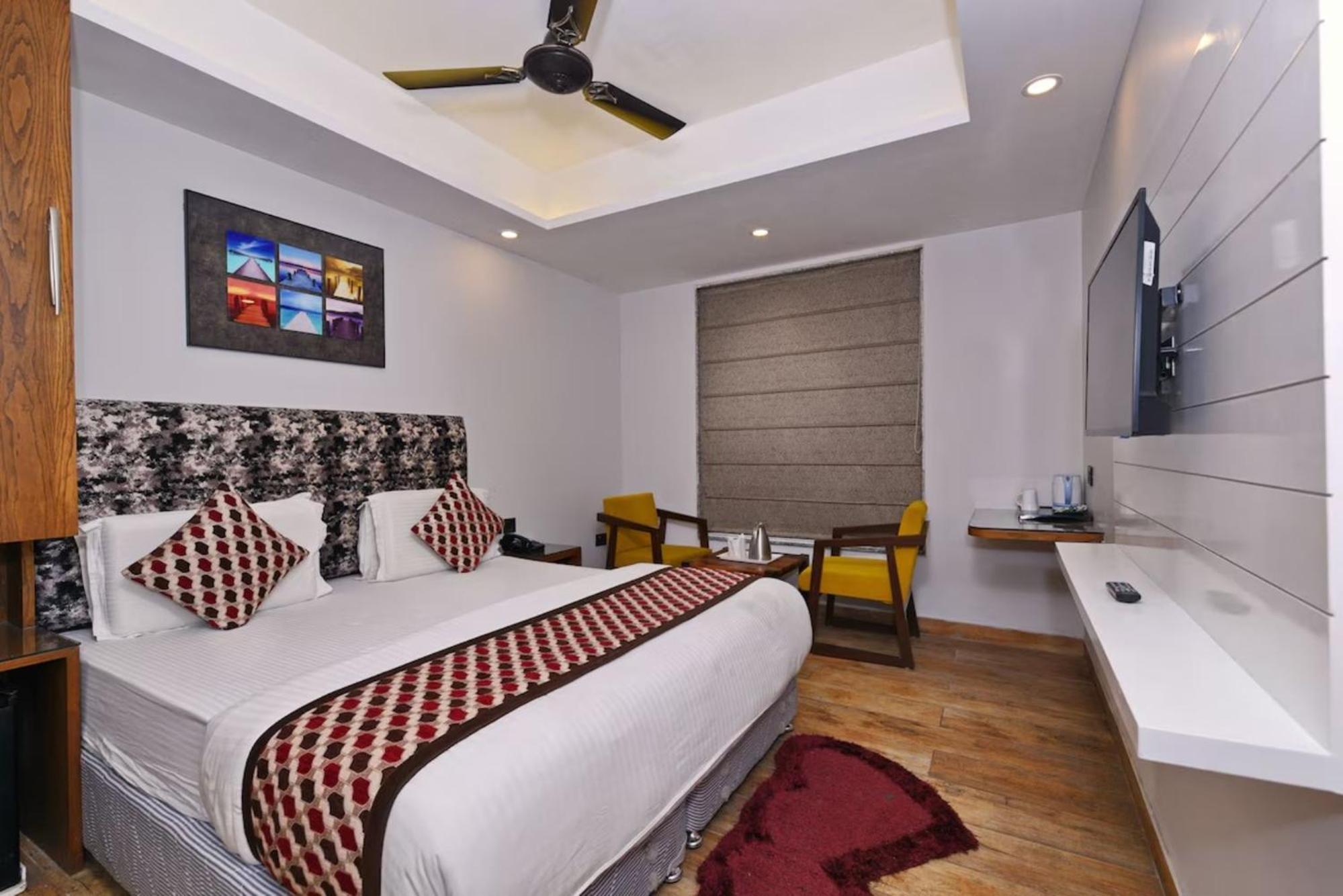 Hotel Nityaa Suites Nueva Delhi Exterior foto